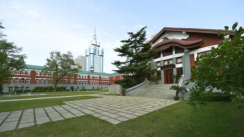 大连市第二十四中学0.jpg