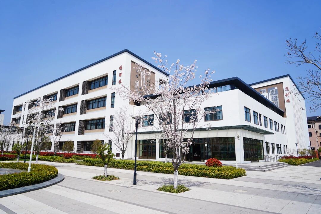 上海市向明初级中学附属崇明区江帆中学 9.jpg